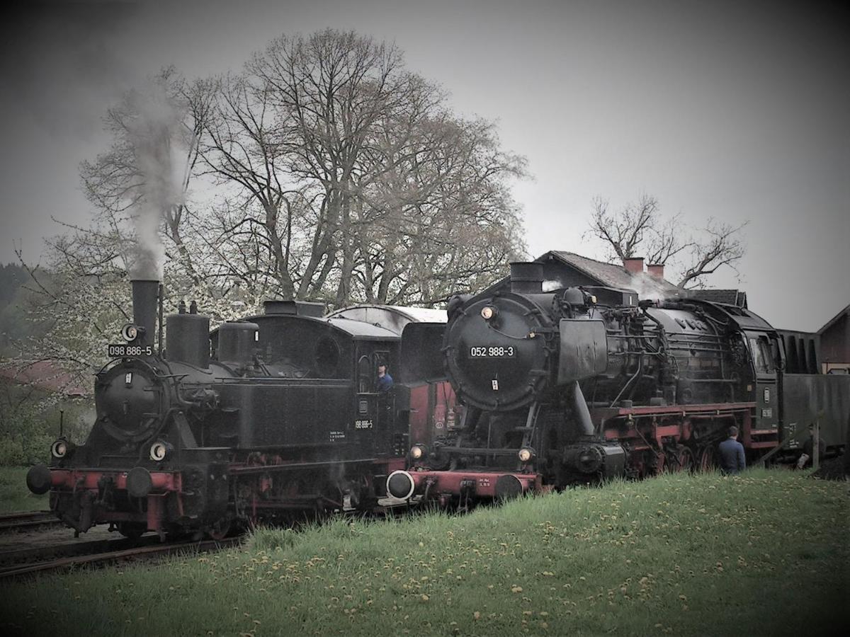 Zur Eisenbahn
